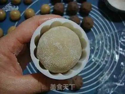 Make Coconut bean mooncake step 9