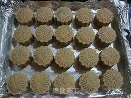 Make Coconut bean mooncake step 10