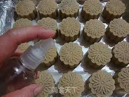 Make Coconut bean mooncake step 11