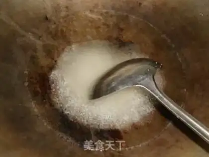Make Pineapple rubbing tea step 1