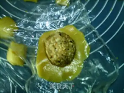Make Sesame moon cake step 13
