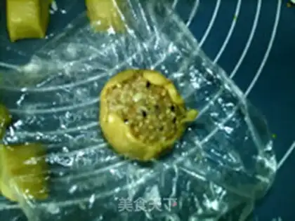 Make Sesame moon cake step 14