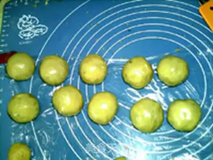 Make Sesame moon cake step 15