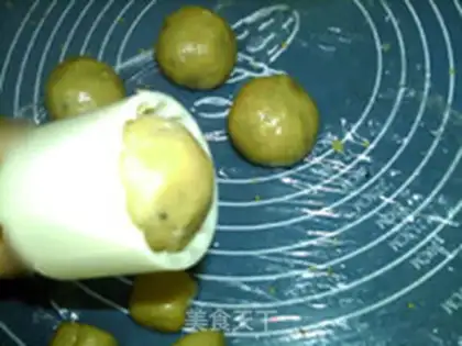 Make Sesame moon cake step 16