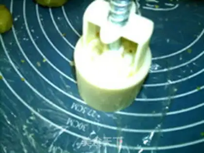 Make Sesame moon cake step 17
