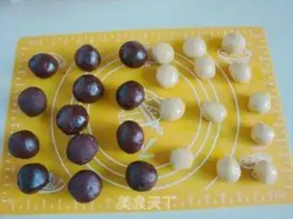 Make Rose Bean Mooncake step 4