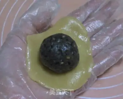 Make Psychic mooncake step 4