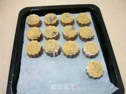 Make Rose Bean Mooncake step 7