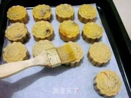 Make Rose Bean Mooncake step 9