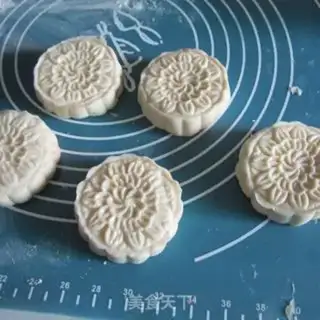Make Peanut Bean Mooncake step 6
