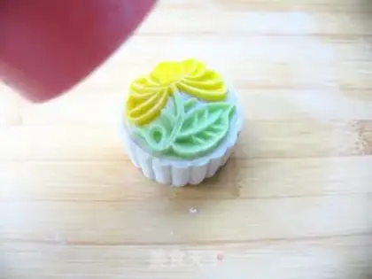 Make Corn-toe ice-cream mooncake step 14