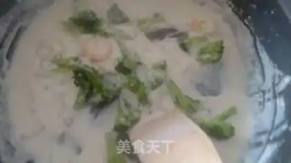 Make Seafood sauce pasta step 4