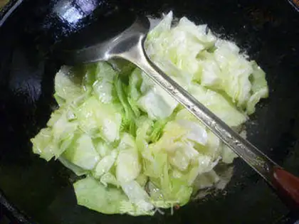 Make The beanfish fried cabbage step 3