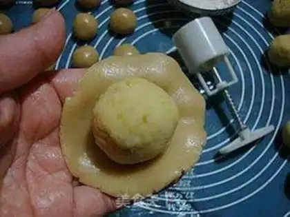 Make A broad strawberry saloon step 8