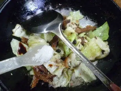 Make The beanfish fried cabbage step 6