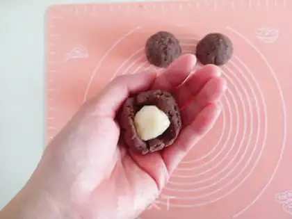Make Potato red bean mooncake step 16