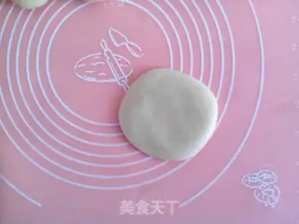 Make Potato red bean mooncake step 19