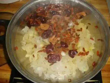 Make Snow-red dates, milky milk step 4