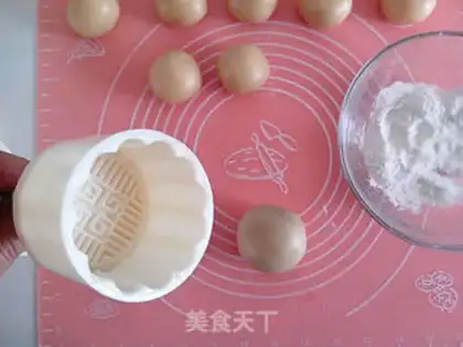 Make Potato red bean mooncake step 23