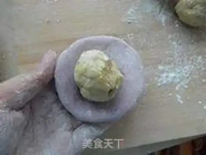 Make Chestnut ice cream mooncake step 13