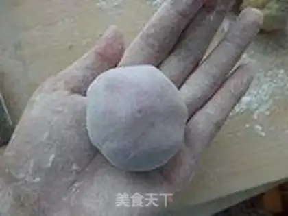 Make Chestnut ice cream mooncake step 14