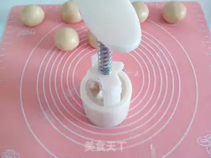 Make Potato red bean mooncake step 25