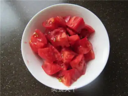 Make Tomato fried eggs step 1