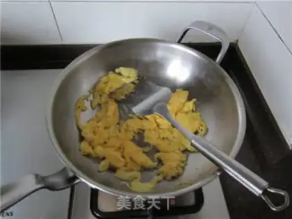 Make Tomato fried eggs step 5