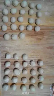 Make Pelican sesame mooncake step 2