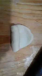 Make Pelican sesame mooncake step 5