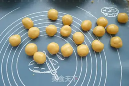 Make A wide moon cake step 12