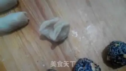 Make Pelican sesame mooncake step 14
