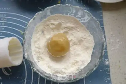 Make A wide moon cake step 17