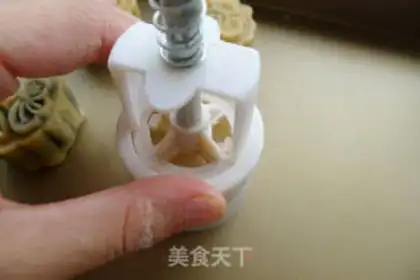 Make A wide moon cake step 19