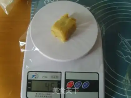 Make ♪ Chestnut green bean moon cake ♪ step 3