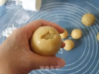 Make ♪ Chestnut green bean moon cake ♪ step 8