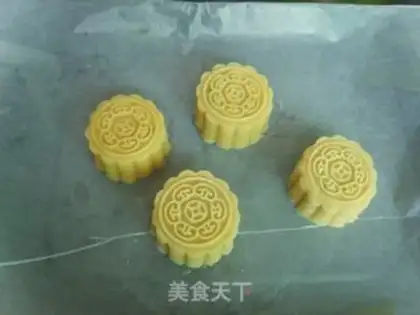 Make ♪ Chestnut green bean moon cake ♪ step 13