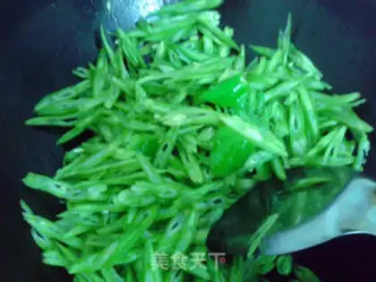 Make Four seasons of bean meat step 2
