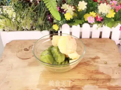 Make The pharmacist fruit honey salad step 1