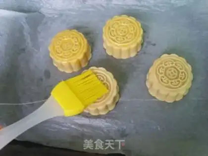 Make ♪ Chestnut green bean moon cake ♪ step 15