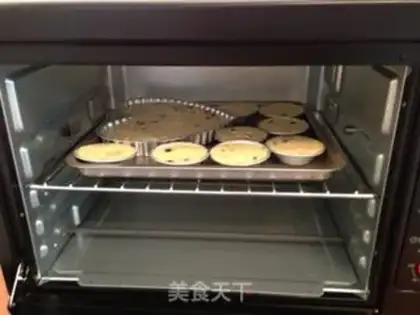 Make The cranberry marfin cake step 14