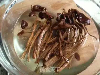 Make Tea mushrooms and pigeons step 1