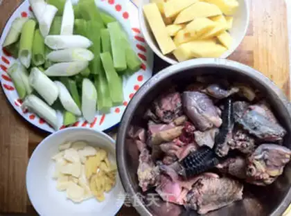 Make Yellow chicken step 0