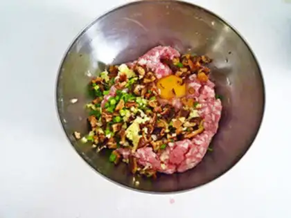 Make Frozen noodles and meat step 2