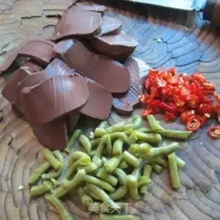 Make Sour bean bean blood soup step 0