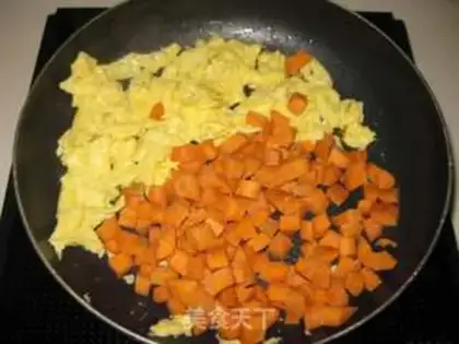 Make Carrot egg fried rice step 5