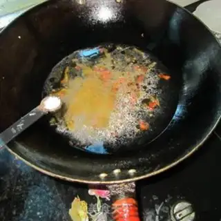 Make Sour bean bean blood soup step 4