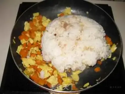 Make Carrot egg fried rice step 7