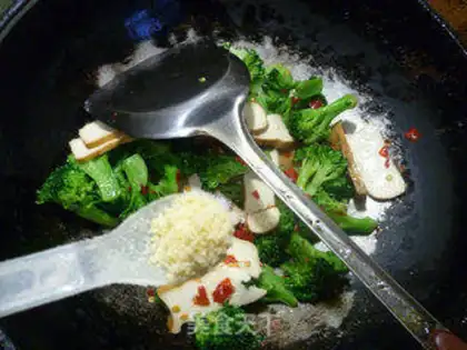 Make Scorched broccoli step 5