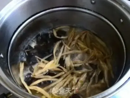 Make Scrambled eggs step 1